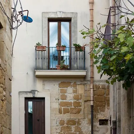 Porta Gibli Bed & Breakfast 3*